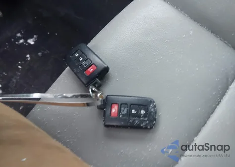 2016 Toyota Rav4 Limited z USA, uszkodzony, nr VIN 2T3DFREV7GW486370